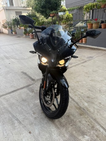 rs-200-black-big-2