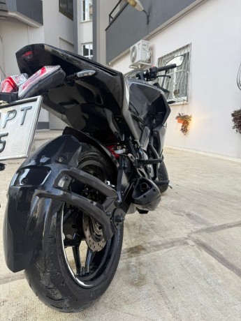 rs-200-black-big-3