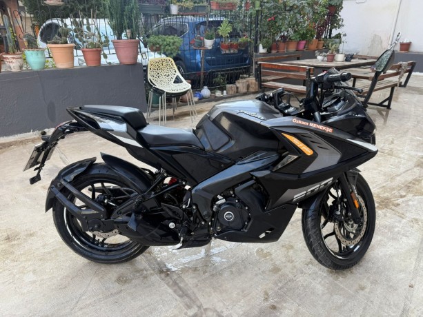 rs-200-black-big-1