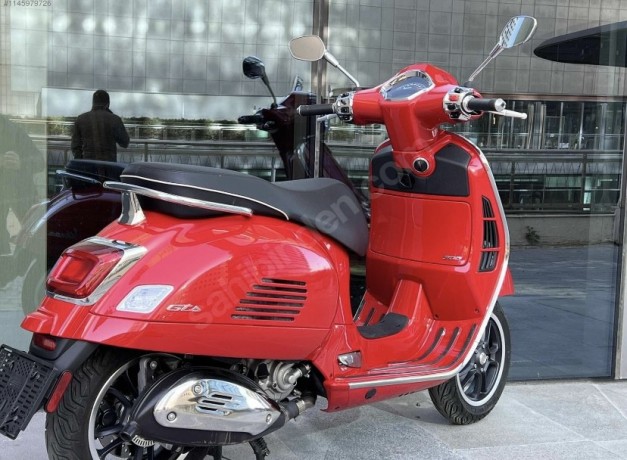 vespa-gts-300-super-big-4